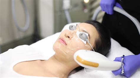7 Treatment Laser Wajah Murah Meriah: Wajah Glowing Mulai dari Rp50 Ribu! 7 Treatment Laser Wajah Murah Meriah: Wajah Glowing Mulai dari Rp50 Ribu!