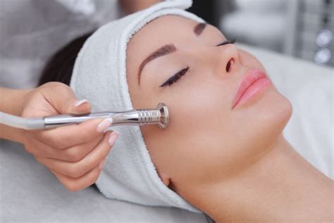 7 Treatment Laser Wajah Murah Meriah: Wajah Glowing Mulai dari Rp50 Ribu! 7 Treatment Laser Wajah Murah Meriah: Wajah Glowing Mulai dari Rp50 Ribu!