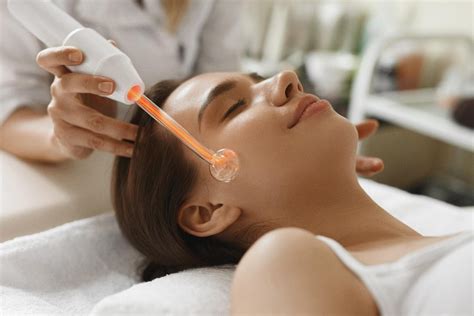 7 Treatment Laser Wajah Murah Meriah: Wajah Glowing Mulai dari Rp50 Ribu! 7 Treatment Laser Wajah Murah Meriah: Wajah Glowing Mulai dari Rp50 Ribu!