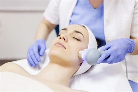 7 Treatment Laser Wajah Murah Meriah: Wajah Glowing Mulai dari Rp50 Ribu! 7 Treatment Laser Wajah Murah Meriah: Wajah Glowing Mulai dari Rp50 Ribu!