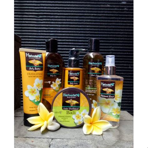 5 Paket Herborist Wajib Coba: Kulit Glowing and Sehat Alami! 5 Paket Herborist Wajib Coba: Kulit Glowing and Sehat Alami!