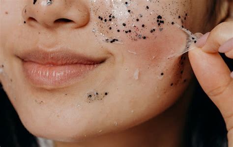 5 Peeling Wajah Terbaik: Bye Kulit Kusam dalam Semalam! 5 Peeling Wajah Terbaik: Bye Kulit Kusam dalam Semalam!