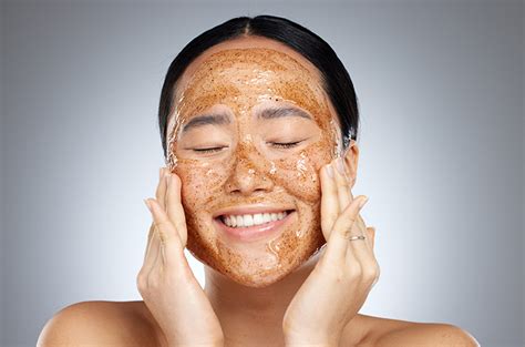 5 Peeling Wajah Terbaik: Bye Kulit Kusam dalam Semalam! 5 Peeling Wajah Terbaik: Bye Kulit Kusam dalam Semalam!