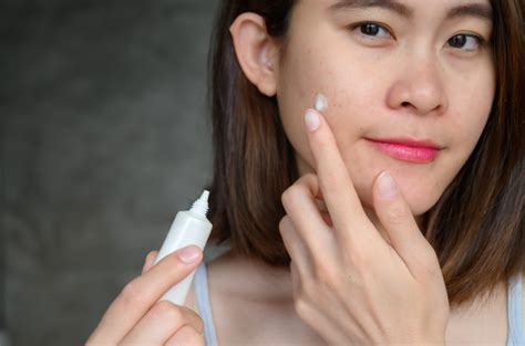 7 Cara Efektif Mengatasi Perawatan Kulit Kering Berjerawat yang Wajib Kamu Coba Hari Ini! 7 Cara Efektif Mengatasi Perawatan Kulit Kering Berjerawat yang Wajib Kamu Coba Hari Ini!