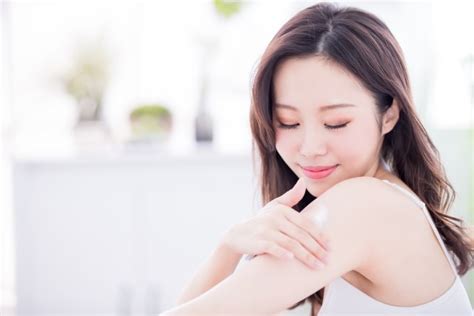 7 Rahasia Kulit Lembap and Glowing Bebas Kering Kusam! 7 Rahasia Kulit Lembap and Glowing Bebas Kering Kusam!