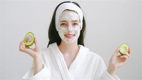 7 Rahasia Kulit Wajah Glowing Alami, Bye-bye Skincare Mahal! 7 Rahasia Kulit Wajah Glowing Alami, Bye-bye Skincare Mahal!