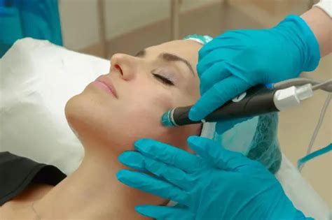 5 Rahasia Kulit Glowing Setelah Treatment Dermapen yang Wajib Kamu Tahu! 5 Rahasia Kulit Glowing Setelah Treatment Dermapen yang Wajib Kamu Tahu!
