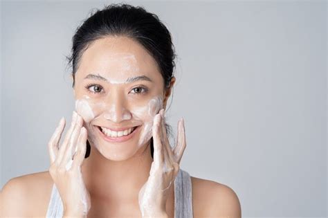 7 Cara Perawatan Wajah Erha yang Ampuh Membuat Kulitmu Mulus dan Bersinar dalam 1 Minggu! 7 Cara Perawatan Wajah Erha yang Ampuh Membuat Kulitmu Mulus dan Bersinar dalam 1 Minggu!