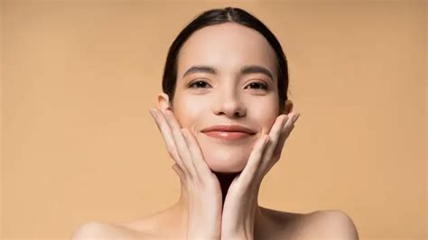 7 Rahasia Perawatan Wajah Bening Ala Korea: Bye Bye Kusam! 7 Rahasia Perawatan Wajah Bening Ala Korea: Bye Bye Kusam!