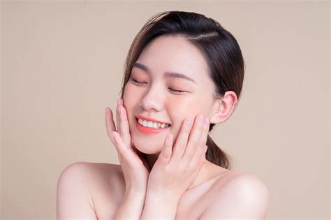 7 Rahasia Perawatan Wajah Glowing untuk Ibu Menyusui (Dijamin Aman!) 7 Rahasia Perawatan Wajah Glowing untuk Ibu Menyusui (Dijamin Aman!)