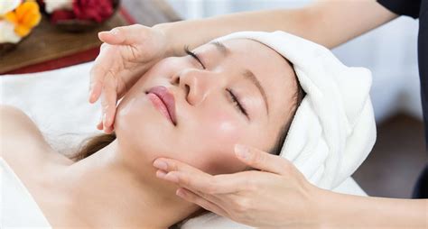 7 Rahasia Perawatan Wajah Glowing untuk Ibu Menyusui (Dijamin Aman!) 7 Rahasia Perawatan Wajah Glowing untuk Ibu Menyusui (Dijamin Aman!)