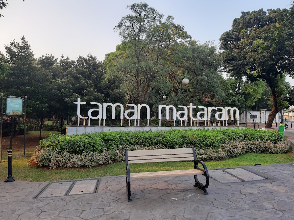 Menikmati Keindahan Taman Mataram Jakarta Menikmati Keindahan Taman Mataram Jakarta